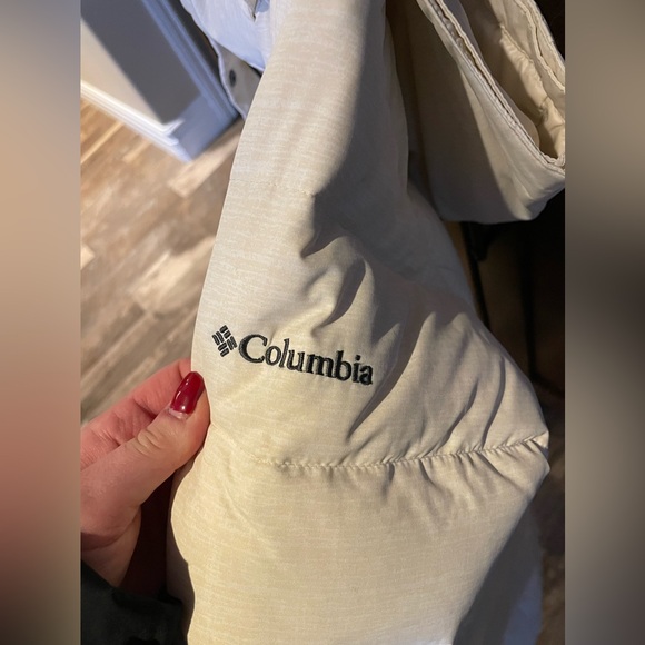 Cream Columbia jacket - Picture 2 of 4